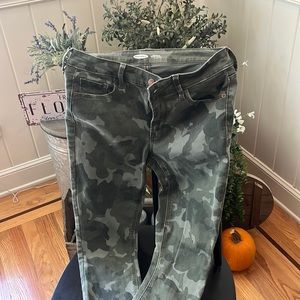 Old navy skinny camouflage jean size 6